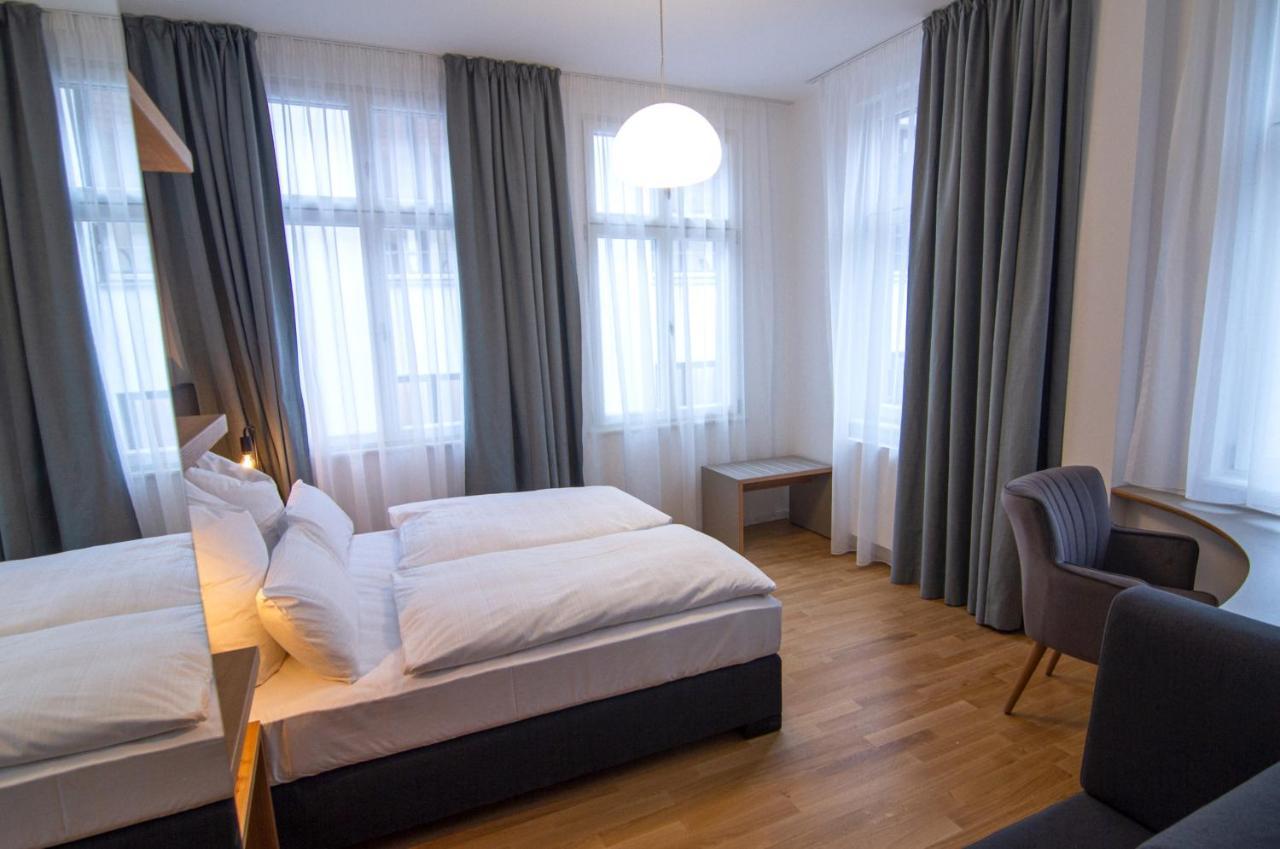 Double Room Queensize-Bed