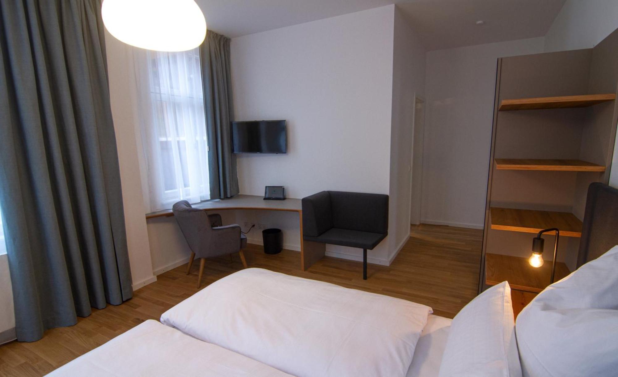 Double Room Queensize-Bed