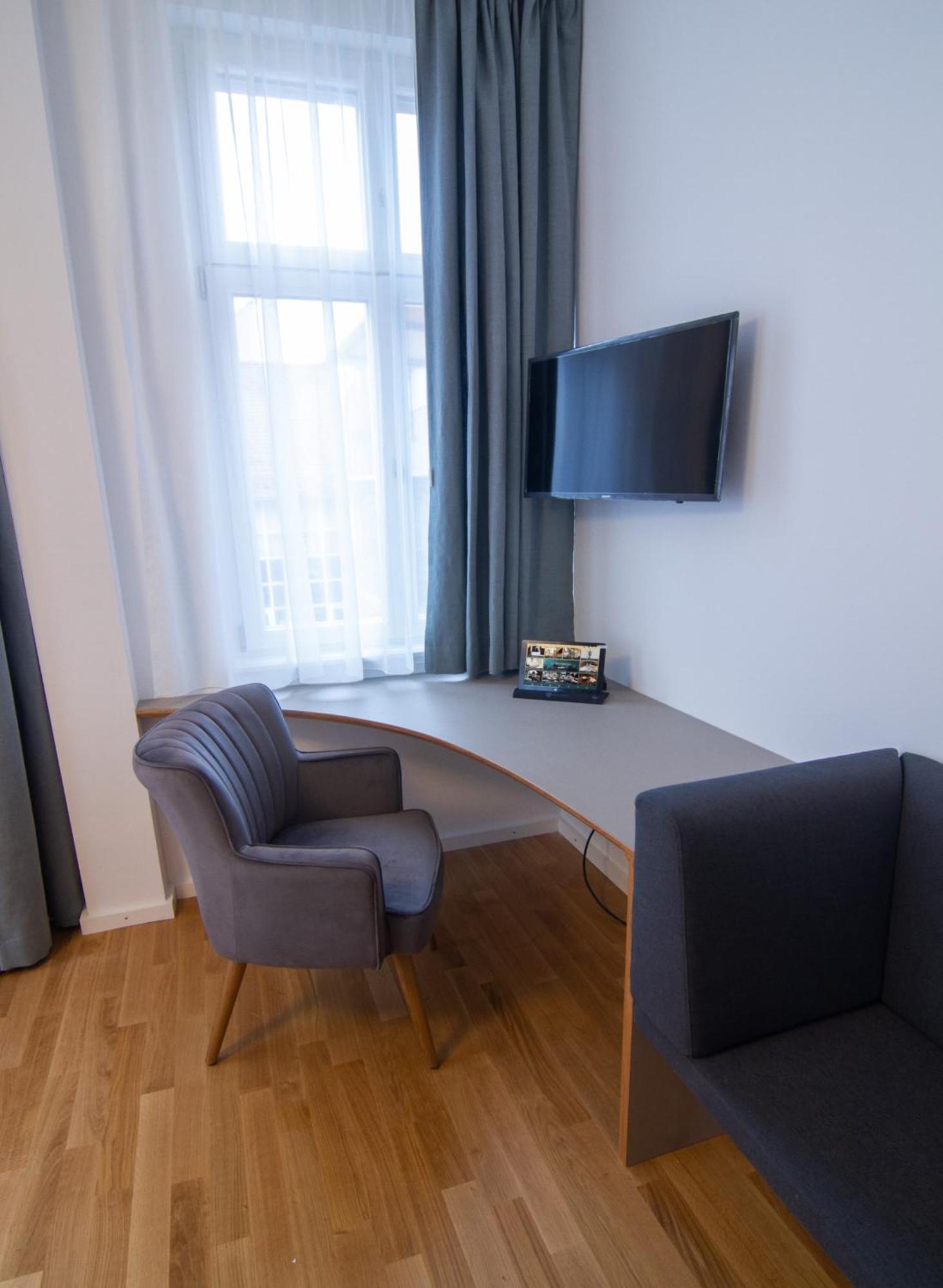 Double Room Queensize-Bed